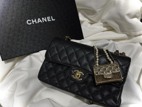 CHANEL コットン デニム ひざ丈 台形 スカート ブラック 34 CLEA（クレア）の「コットンデニム台形ミニスカート（デニム