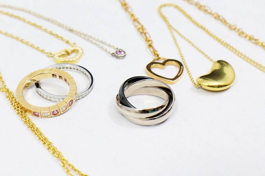 You can get the world's most exclusive jewelry brand at second hand price!