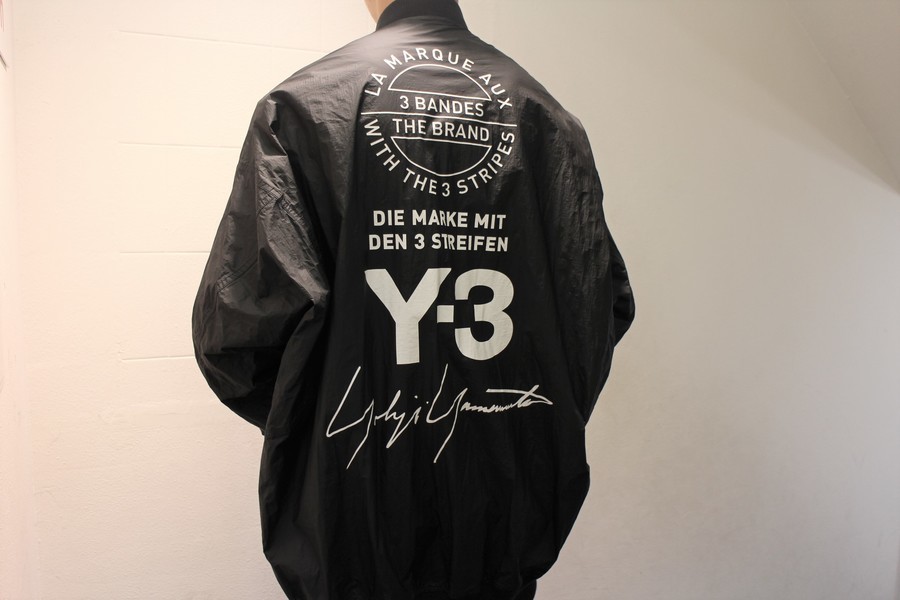 Y-3（ワイスリー)から、15周年記念リバーシブルボンバージャケットをお買取りさせていただきましした。