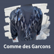 【買取キャンペーン】24SS Comme des Garcons 「ビヨンド リアリティ」リーフ装飾ロングブラウスを買取入荷いたしました！！高年式アパレルの買取も非常に強化しております！！！：画像1