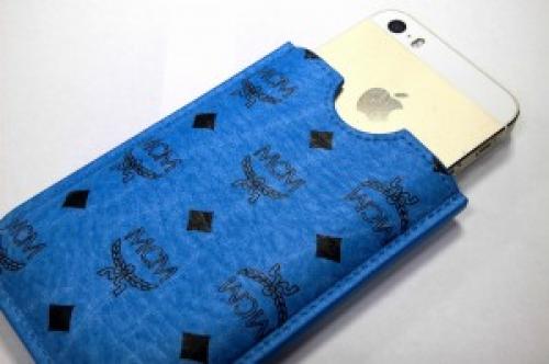 MCM ケース 青色 ロゴ入り 原宿店】iphoneケースもオシャレに！MCMグッズ入荷！！ ブランド