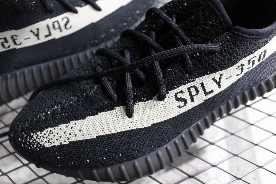 12月17日(土)発売！YEEZY BOOST V2 COREBLACK BY1604 買取入荷しました！！【BC原宿店】