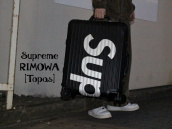 ​【旅のお供にどうぞ！】Supreme(シュプリーム)×RIMOWA(リモワ)からコラボアイテム入荷！！！：画像1