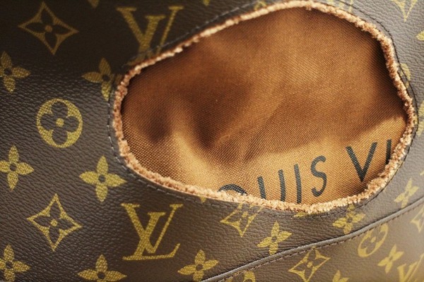 限定生産】LOUIS VUITTON(ルイヴィトン)からBag With Holes(バッグ