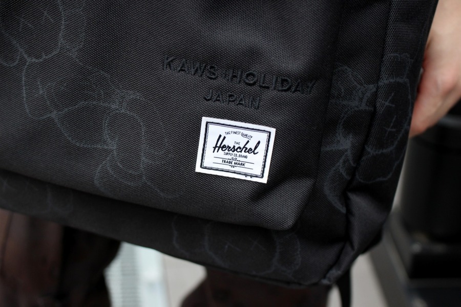 65%OFF【送料無料】 holiday kaws japan 寝袋 トート herschel 寝袋