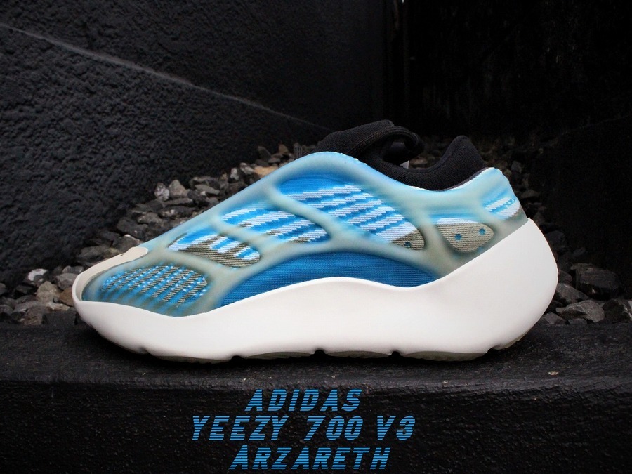adidas YEEZY 700 V3 "AZARETH" 26センチ