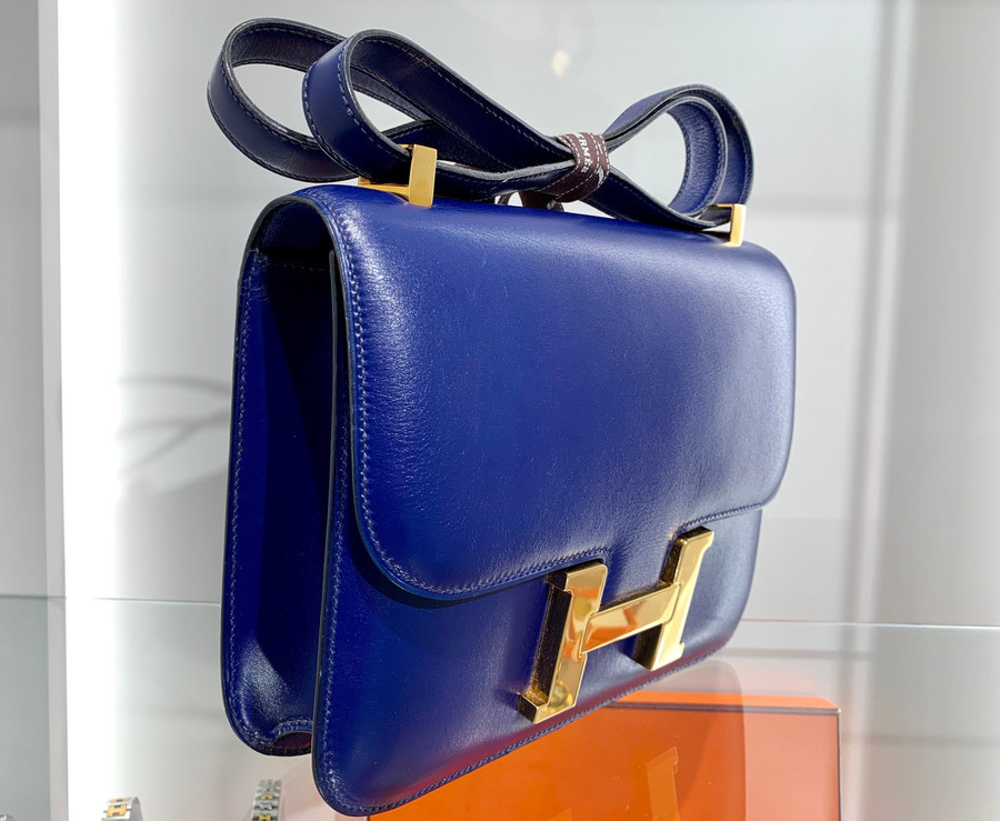 HERMES（エルメス）から２種類のコンスタンスのご紹介でございます