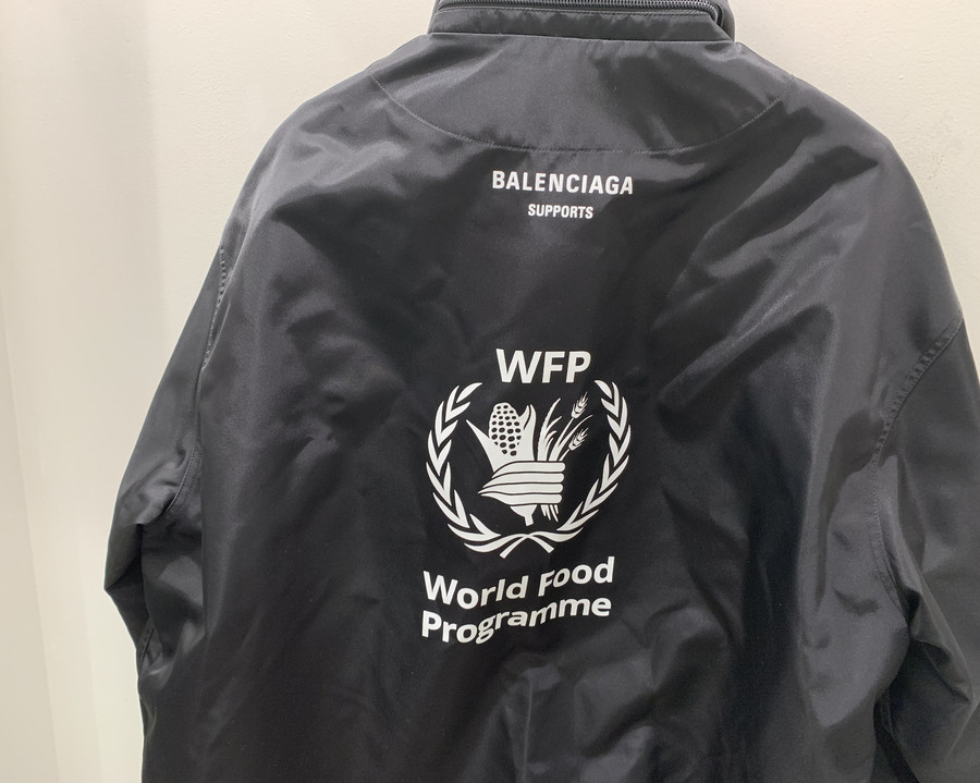 予約販売品】 BALENCIAGA×WFPコラボウインドブレーカー - ckdrein