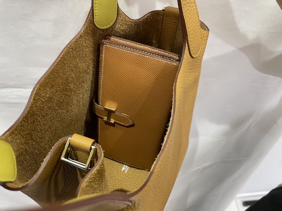 買取キャンペーン】HERMES/エルメスの2020年リバイバルカラー『セサミ』のピコタンロックPM買取入荷。お買取りならお任せください。  ブランドコレクト表参道1号店｜【ブランドコレクト】ブランド古着などブランド品の買取