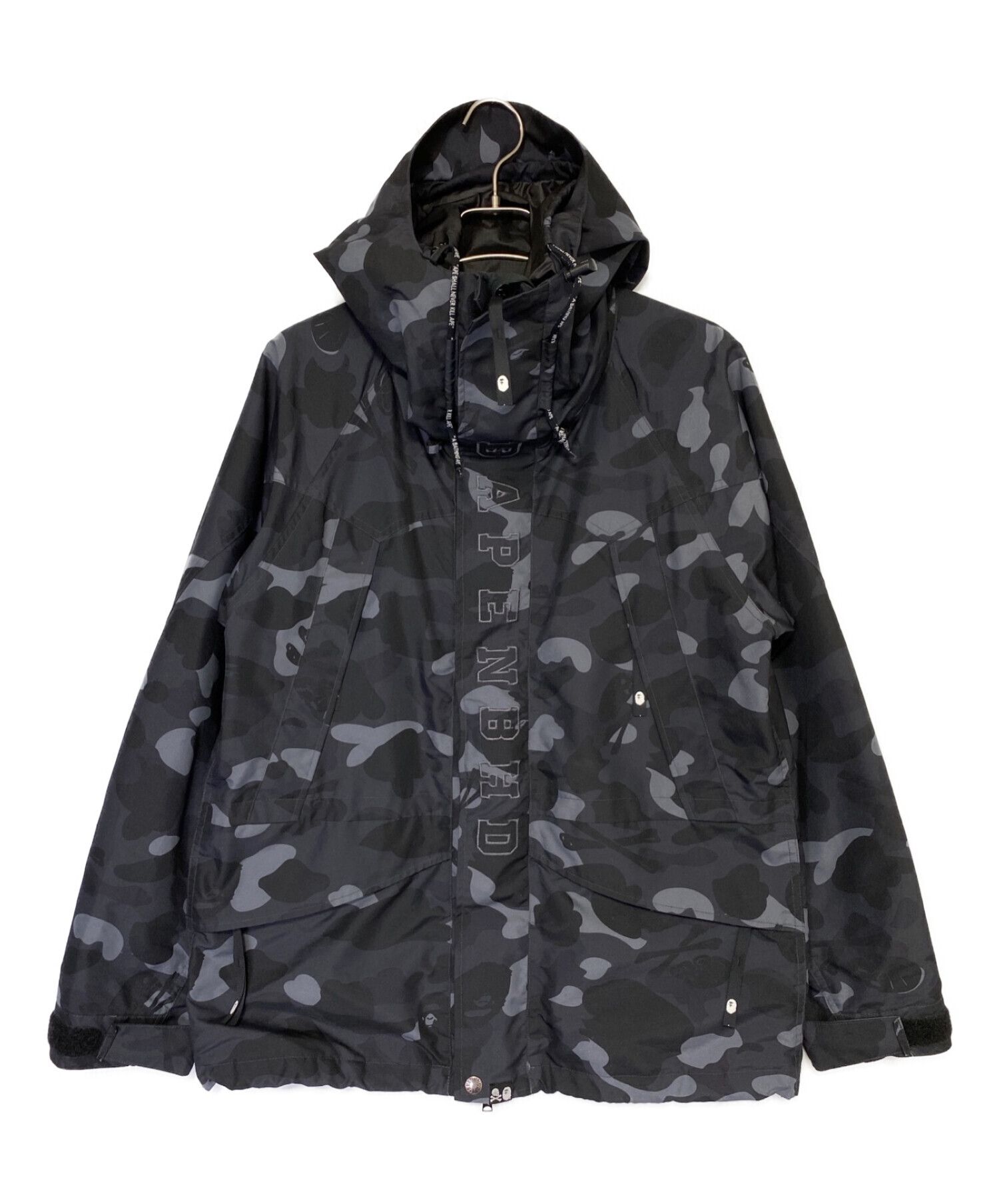 black camo snowboard jacket